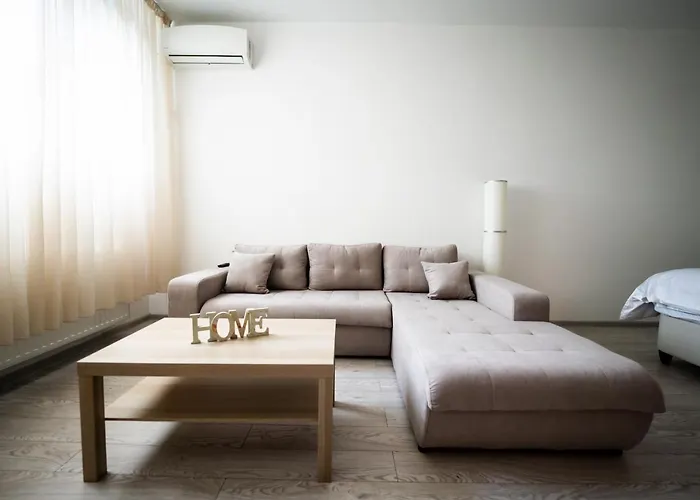 Feels Like Studio Apartment *