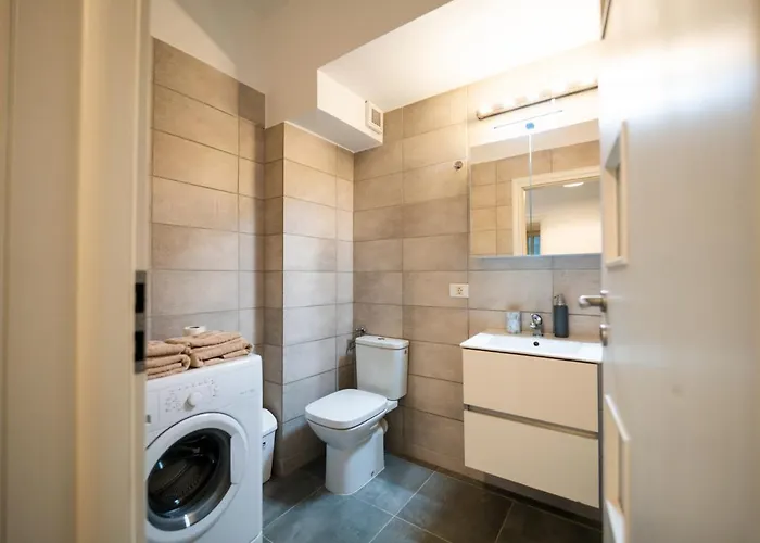 Feels Like Studio Apartment *