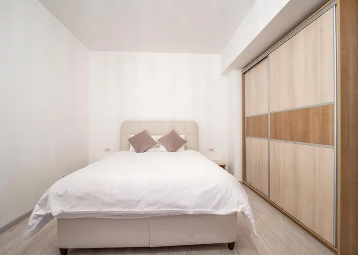 Feels Like Studio Apartment *